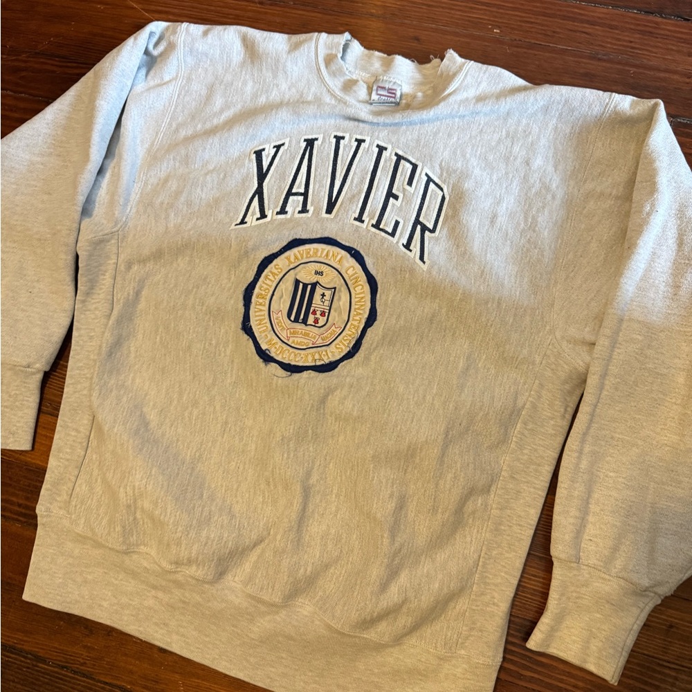 #575 VERY VINTAGE 1980s XAVIER MUSKETEERS Gray Crewneck Sweater. - Picture 11 of 16